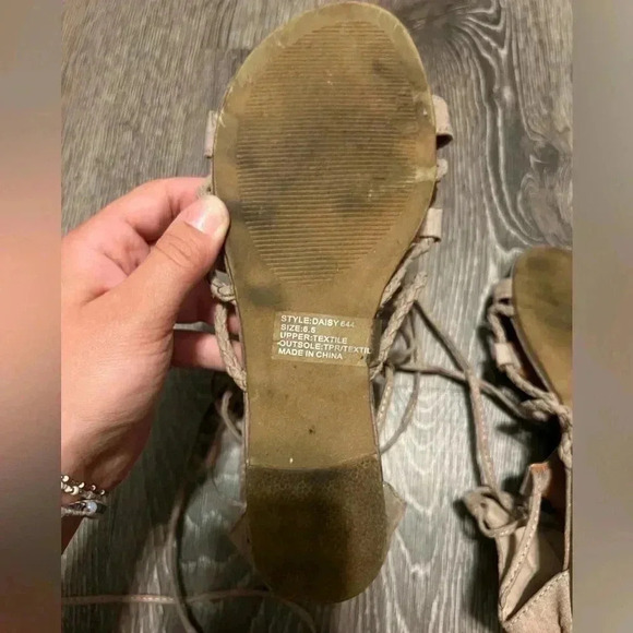 Daytrip Woman’s Gladiator strap up sandal - Picture 3 of 12